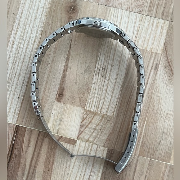 Stainless Ladies Watch Black Dial Stainless Luminous Hands Markers - Picture 7 of 13